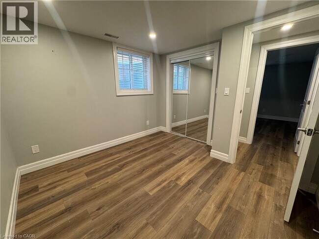 Photo du bâtiment - 10 Bonfair Ct