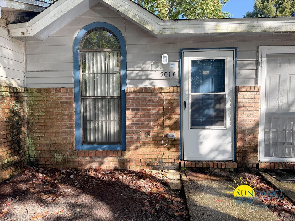 Foto principal - Beautiful Unit Close to Both Bases!