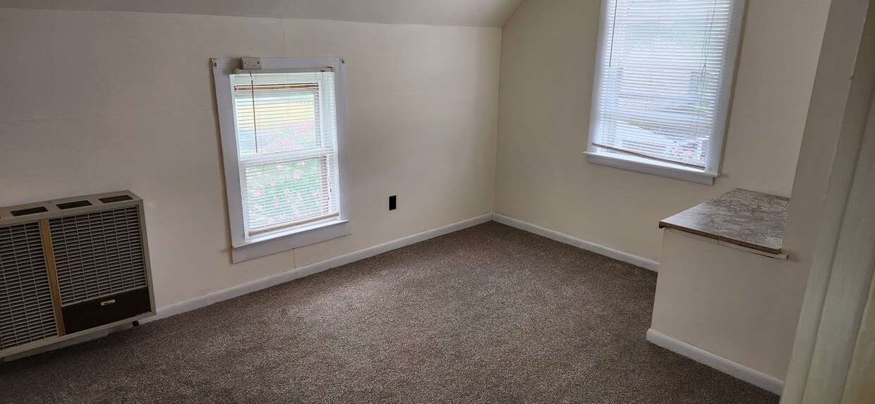 Primary Photo - 326 Niagara St
