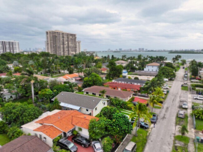 Foto del edificio - 1561 NE 109th St