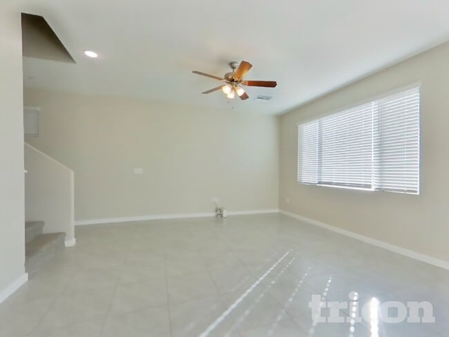 Building Photo - 4551 E Gary St