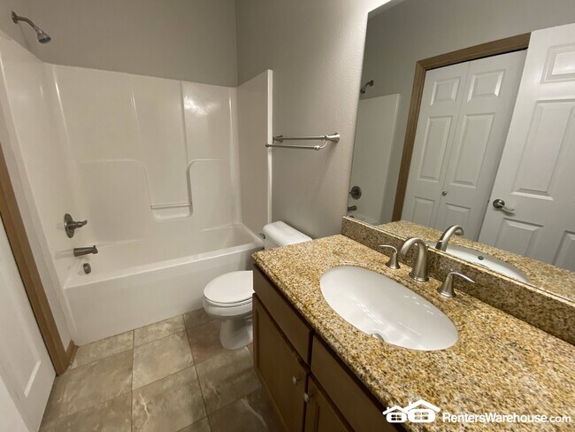 Foto del edificio - 2000 Meadow Ct