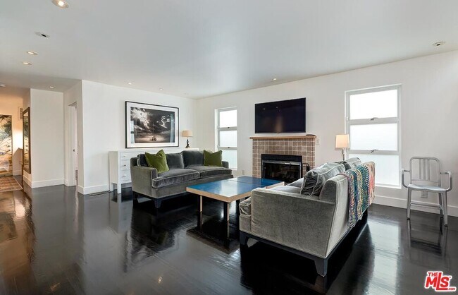 Foto del edificio - 2329 Wilson Ave