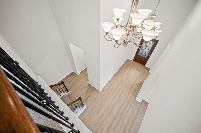 Building Photo - 10 Log House Ct
