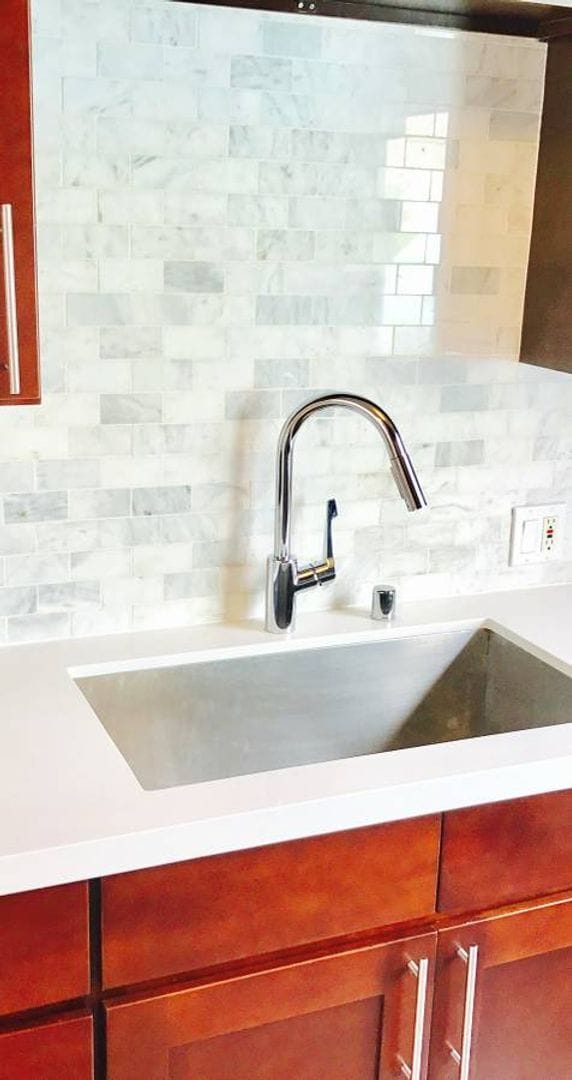 Foto del edificio - This upstairs 2 bed / 1 bath apartment in Echo Park is now available - Includes private parking a...