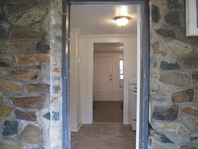 Building Photo - 409 King St