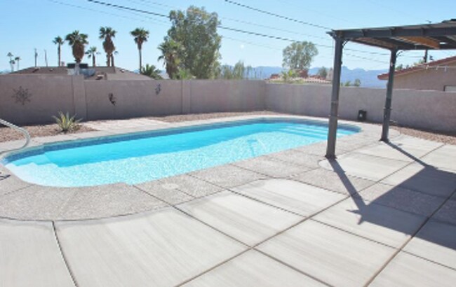 Foto del edificio - Furnished 3 Bedroom - 2 Bath Pool Home