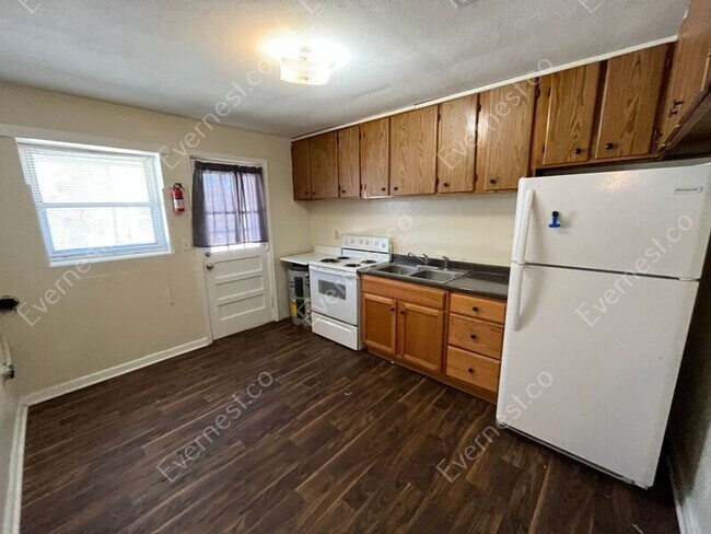 Foto del edificio - 5601 Belaire Dr