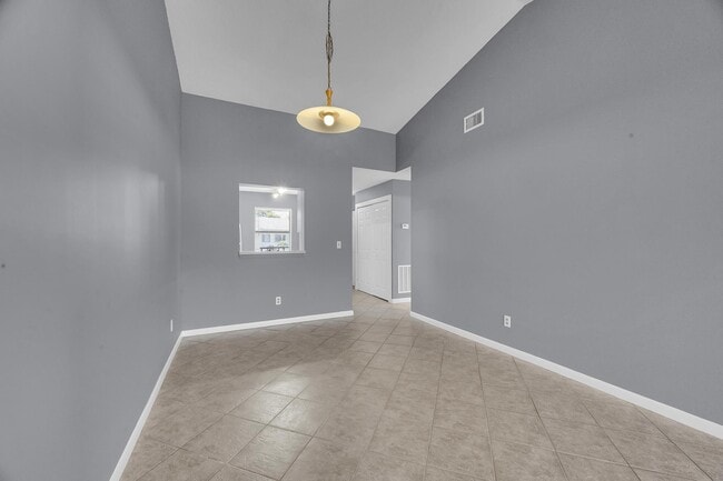 Building Photo - 3171 SE Aster Ln