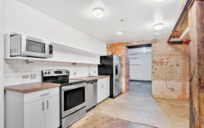 Foto del edificio - Knoxville 37917 - Short Term Lease Options...
