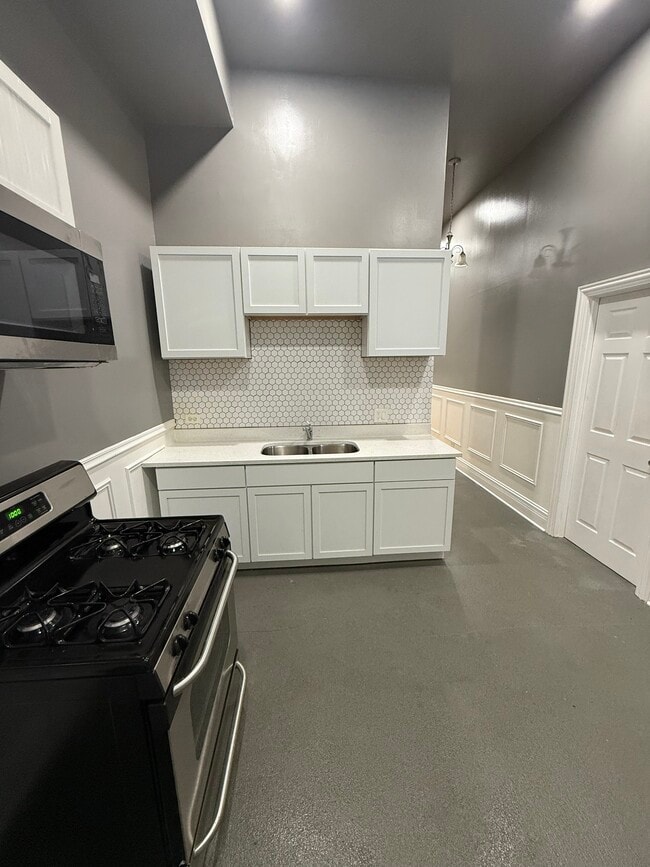 Foto del edificio - 1312 W 51st St