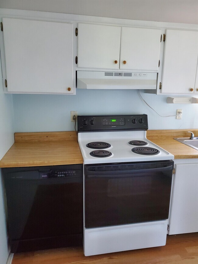 Foto del edificio - 12324 Greenspring Ave