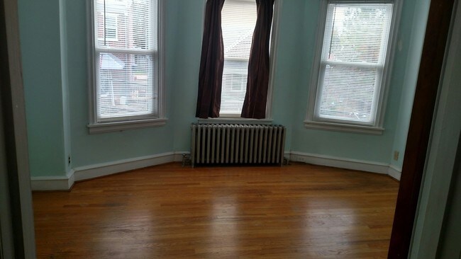 Foto del edificio - 1613 W 10th St