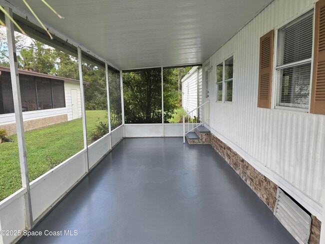 Foto del edificio - 1345 Barefoot Cir