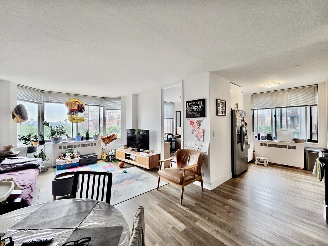 Foto principal - 1735 York Ave