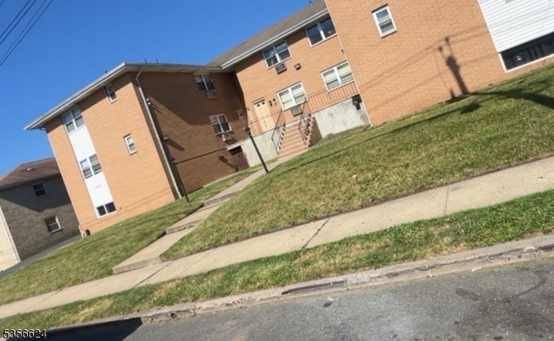 Primary Photo - 228 E 24th St