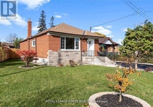 Building Photo - 35 Archwood Crescent