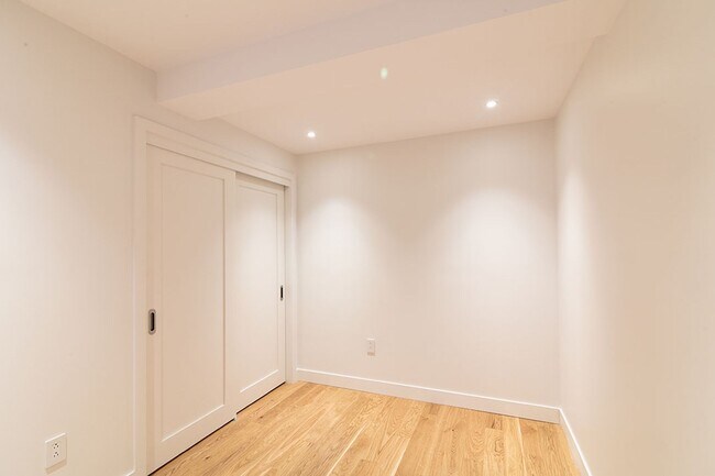 Photo du bâtiment - 2045 Rue Lambert Closse