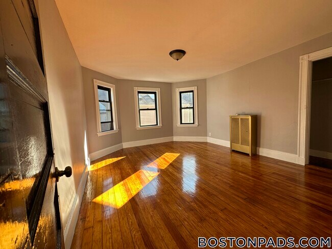 Foto del edificio - 51 Bay State Ave