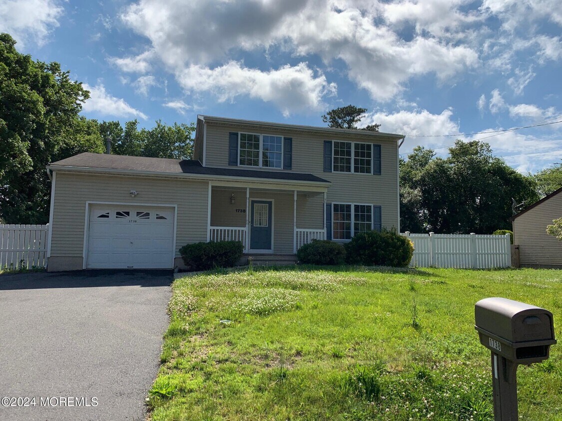 Foto principal - 1738 Burrsville Rd