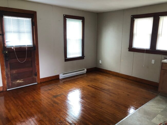 Building Photo - Unit 3