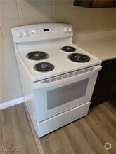 Building Photo - 625 S Royal Crest Cir