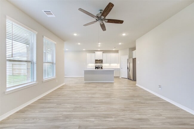 Foto del edificio - 812 Laguna Grn Ln