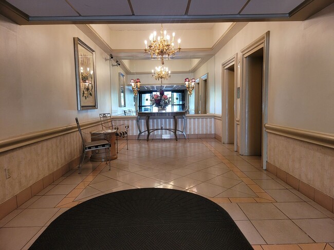 Photo - 2 Bedroom Condo - Greentree - Many Amenities!!