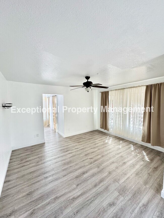 Foto del edificio - Great 5 bed 3 bath home