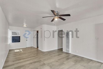 Building Photo - Unit 8