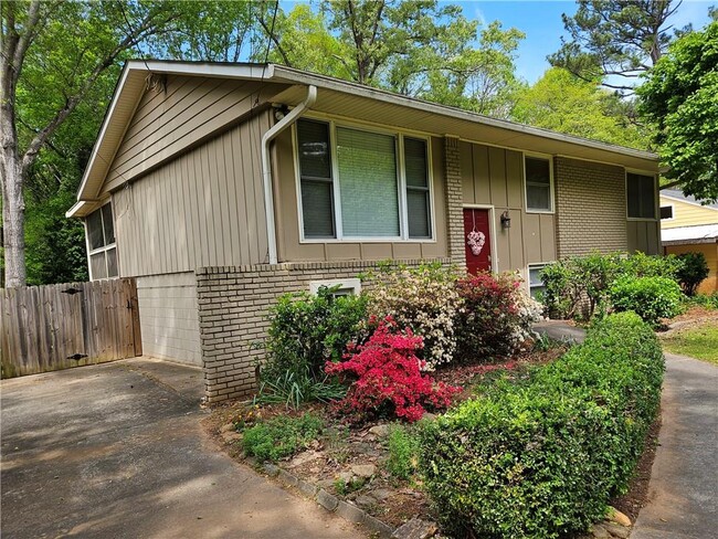 Foto del edificio - 2450 Spring Dr