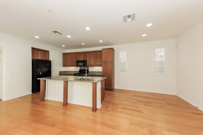 Building Photo - 35717 Filaree Ln