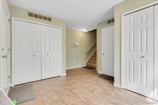Foto del edificio - 1048 Lakepointe St