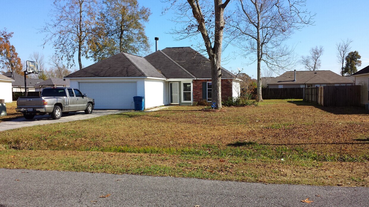 17108 Hunters Trace E, Prairieville, LA 70769 House Rental in