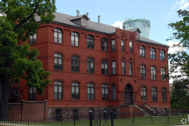 Building Photo - Clare Court