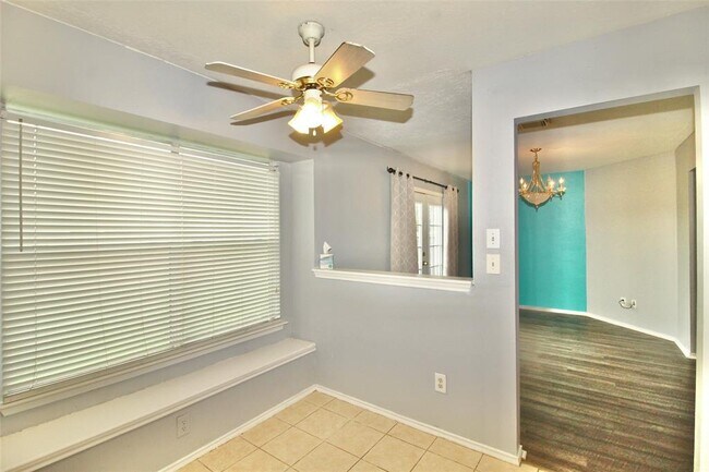 Building Photo - 1804 Elm Shadow Dr