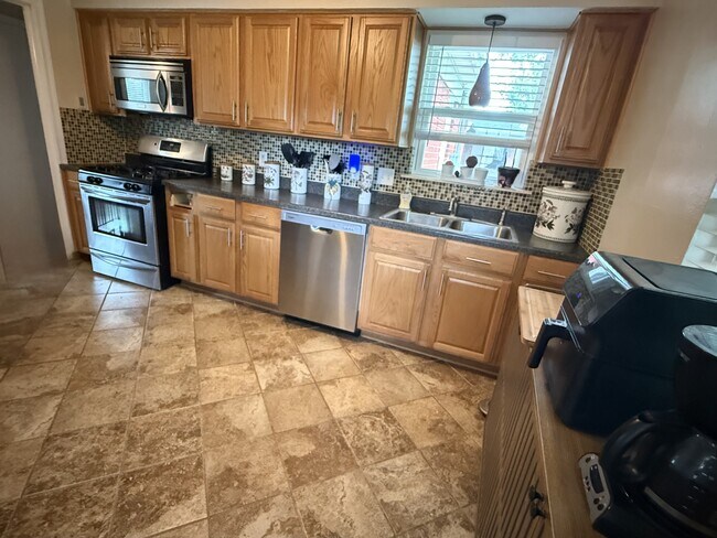 Foto del edificio - 10325 Newcombe Dr