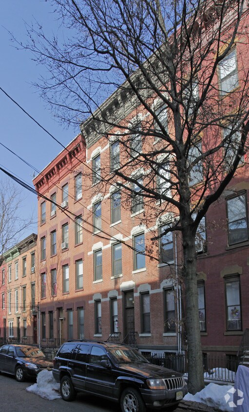 Building Photo - 206 7th St