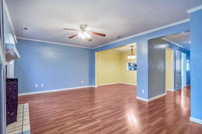Building Photo - 5512 Finespun Last