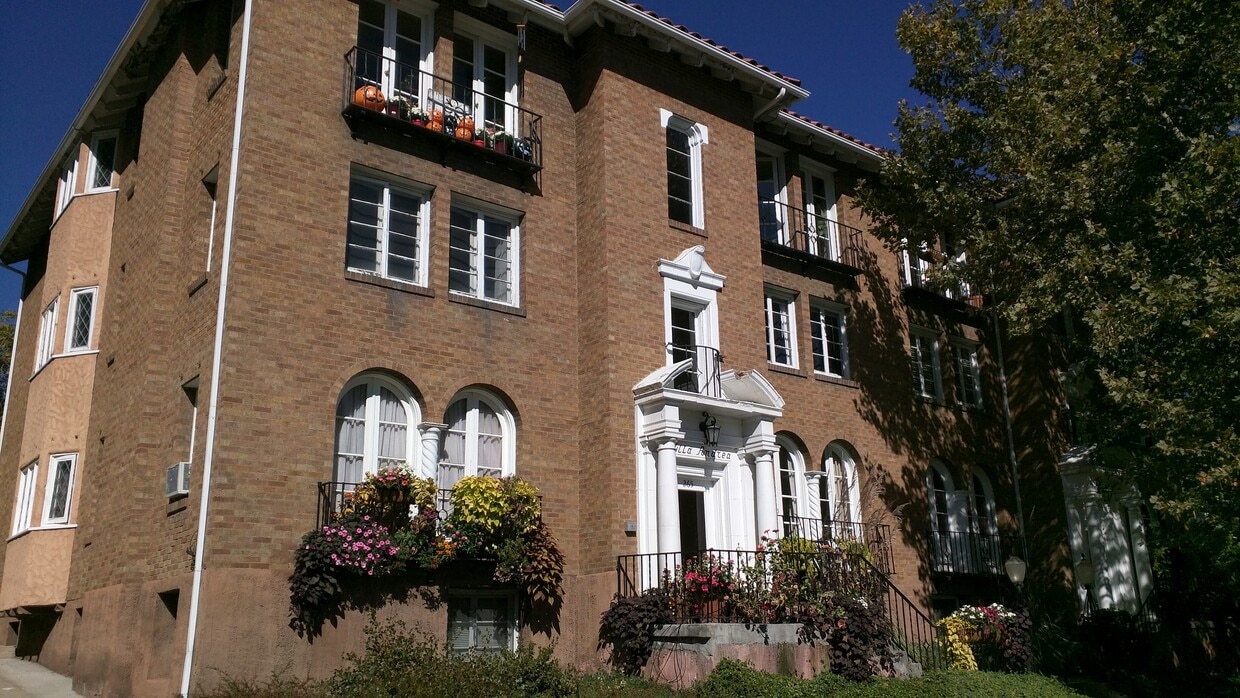 Primary Photo - 265 E 1st Ave