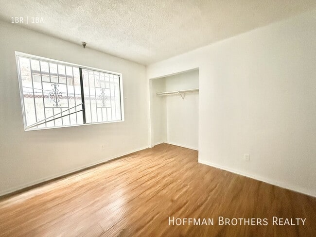 Building Photo - 235 S Mariposa Ave