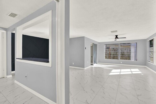 Foto del edificio - 7902 Canna Dr