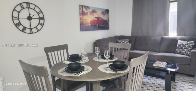 Foto del edificio - 8012 NW 14th Pl