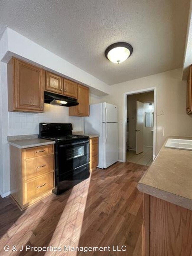 Building Photo - 3 br, 2 bath House - 1340 E. Sunset