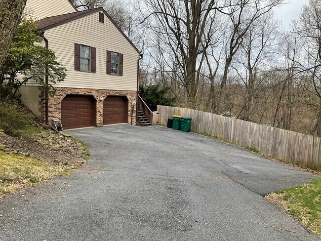 Foto del edificio - 1541 Woodhaven Dr