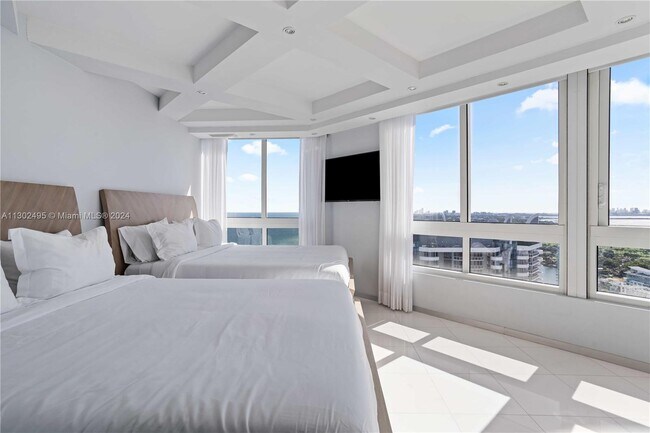 Foto del edificio - 6365 Collins Ave