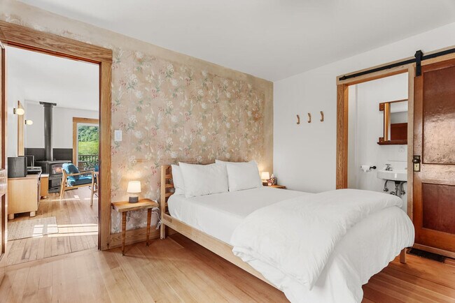 Foto del edificio - 2697 Chambers Hollow Rd