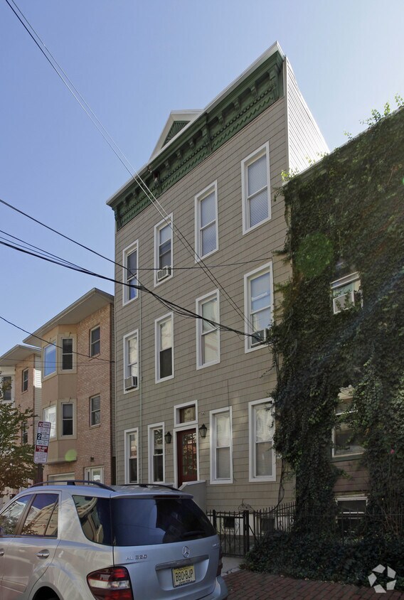 Building Photo - 341 9th St