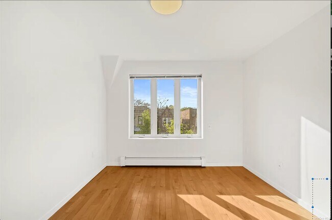 Building Photo - 32-33-33 46th St