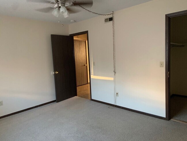 Building Photo - 25 Southwinds Cir
